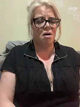 Snapshot of curvy-Ruby-Uk chatting on 28, 2, 2025 curvy-Ruby-Uk online show from 28, 2, 2025