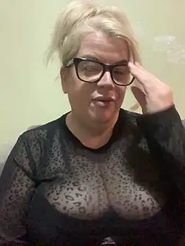 Snapshot of curvy-Ruby-Uk chatting on 6, 2, 2025 curvy-Ruby-Uk online show from 6, 2, 2025