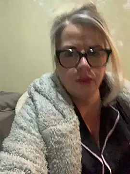 Snapshot of curvy-Ruby-Uk chatting on 5, 1, 2025 curvy-Ruby-Uk online show from 5, 1, 2025