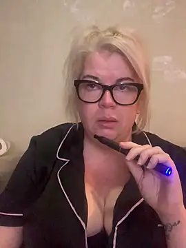 Snapshot of curvy-Ruby-Uk chatting on 1, 2, 2025 curvy-Ruby-Uk online show from 1, 2, 2025