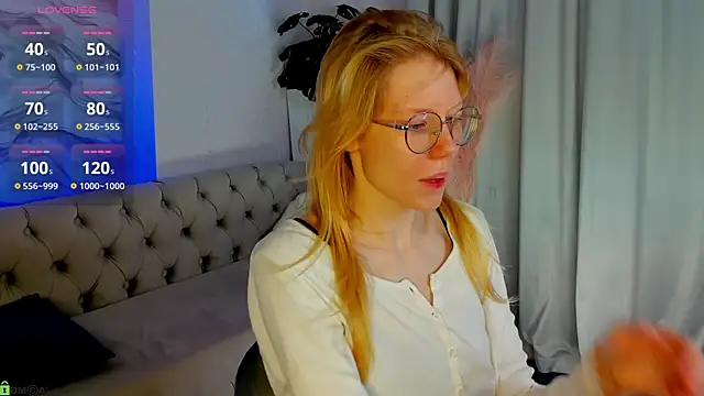 Snapshot of Esme_Runn chatting on 11, 6, 2026 Esme Runn online show from 11, 6, 2026