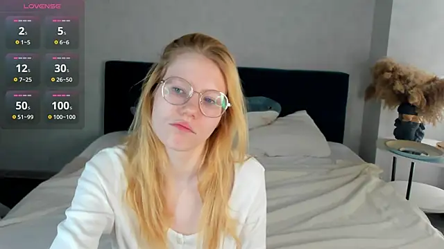Esme Runn online show from 10, 4, 2026