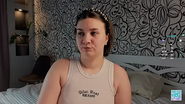 ZaraCrumpton online show from 16, 2, 2025