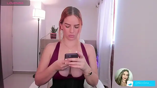 Snapshot of Niicoleta chatting on 19, 12, 2025 Niicoleta online show from 19, 12, 2025