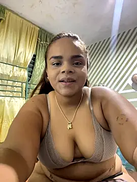 Snapshot of Evabigass chatting on 13, 10, 2025 Evabigass online show from 13, 10, 2025