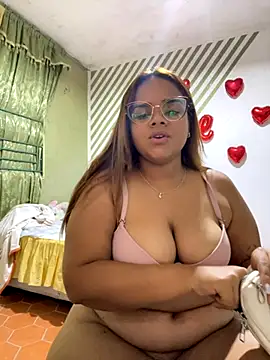 Snapshot of Evabigass chatting on 4, 11, 2025 Evabigass online show from 4, 11, 2025