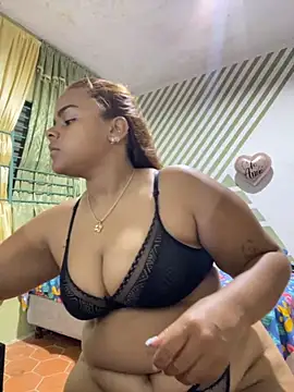 Snapshot of Evabigass chatting on 2, 10, 2025 Evabigass online show from 2, 10, 2025