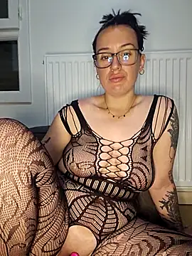 lindsay 33off online show from 22, 4, 2026