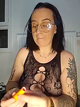 lindsay 33off online show from 17, 2, 2026