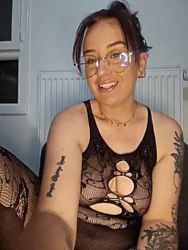 lindsay 33off online show from 24, 3, 2026