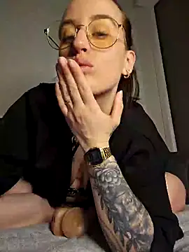 lindsay 33off online show from 18, 3, 2025