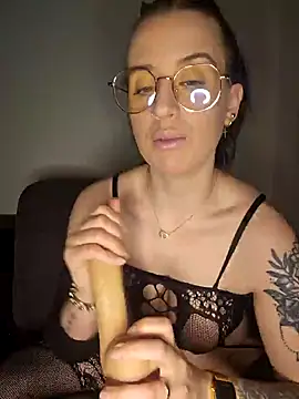lindsay 33off online show from 23, 2, 2025