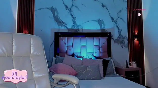 Snapshot of Jeen_Taylor chatting on 11, 11, 2025 Jeen Taylor online show from 11, 11, 2025