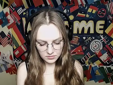 Snapshot of _AlMamiyy_ chatting on 24, 11, 2025 AlMamiyy online show from 24, 11, 2025