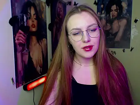 Snapshot of _AlMamiyy_ chatting on 9, 11, 2025 AlMamiyy online show from 9, 11, 2025