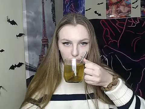 Snapshot of _AlMamiyy_ chatting on 4, 11, 2025 AlMamiyy online show from 4, 11, 2025