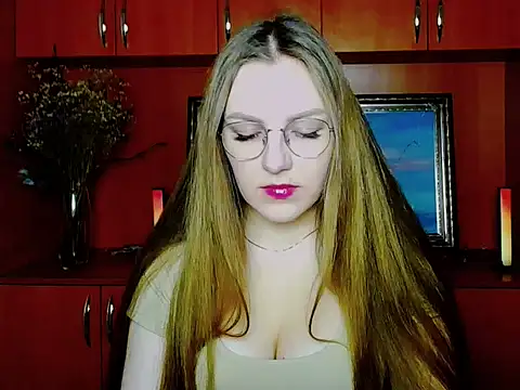 Snapshot of _AlMamiyy_ chatting on 5, 11, 2025 AlMamiyy online show from 5, 11, 2025