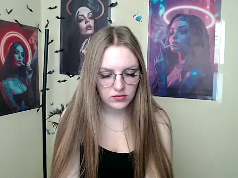 Snapshot of _AlMamiyy_ chatting on 17, 10, 2025 AlMamiyy online show from 17, 10, 2025