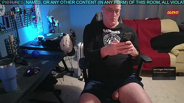 Snapshot of Pilot_Dave_69 chatting on 28, 11, 2025 Pilot Dave 69 online show from 28, 11, 2025