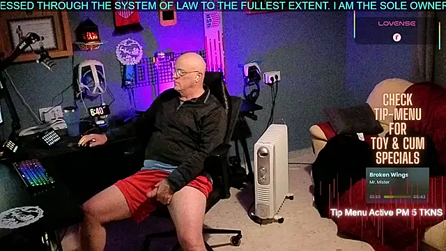 Snapshot of Pilot_Dave_69 chatting on 25, 11, 2025 Pilot Dave 69 online show from 25, 11, 2025