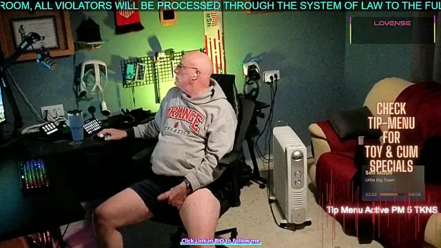 Snapshot of Pilot_Dave_69 chatting on 23, 11, 2025 Pilot Dave 69 online show from 23, 11, 2025