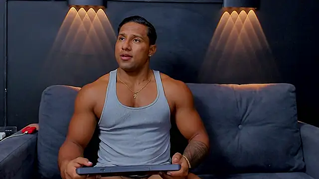 Snapshot of CallumMuscle chatting on 1, 2, 2025 CallumMuscle online show from 1, 2, 2025
