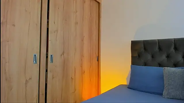 mia world  online show from 30, 11, 2025