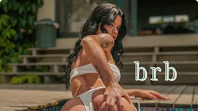 mia world  online show from 29, 10, 2025