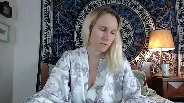 Cutikatxoxo online show from 25, 1, 2025