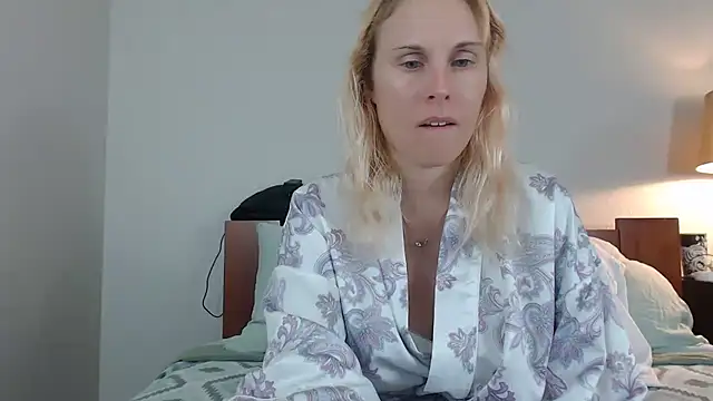 Cutikatxoxo online show from 4, 12, 2024
