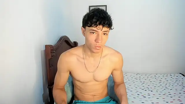 Snapshot of enzo_sloran chatting on 2, 10, 2025 enzo sloran online show from 2, 10, 2025