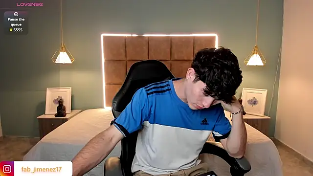 AlejooTwink online show from 12, 4, 2026