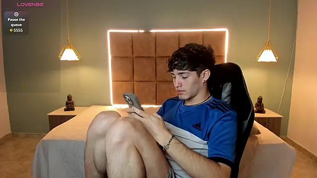 AlejooTwink online show from 6, 5, 2026
