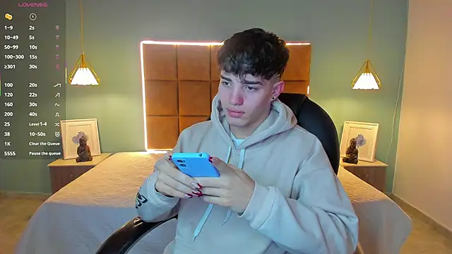 AlejooTwink online show from 12, 10, 2025