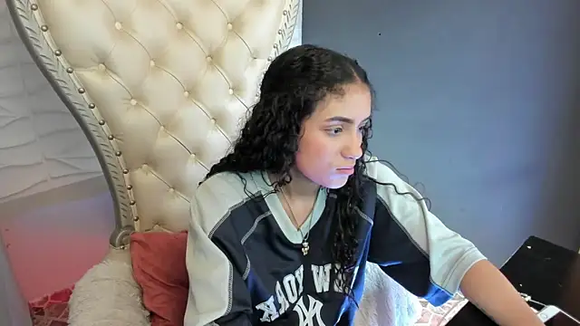 Layla 707 online show from 7, 3, 2026