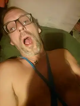 Snapshot of chatwatchcum chatting on 19, 10, 2025 chatwatchcum online show from 19, 10, 2025