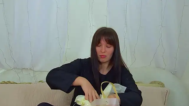 AlexandraBloom online show from 4, 3, 2026