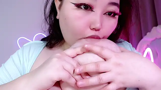 Snapshot of amina_moonlightt chatting on 10, 11, 2025 amina moonlightt online show from 10, 11, 2025