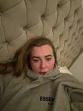 Mia MilesXXX online show from 23, 3, 2026