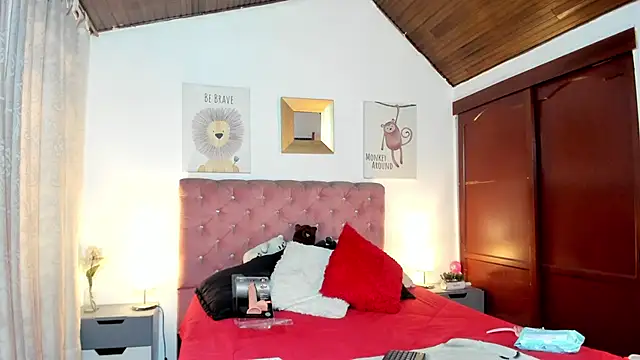 CelessteRedds online show from 14, 4, 2026