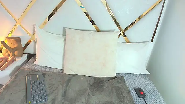 Snapshot of Slut_Milf_ chatting on 1, 11, 2025 Slut Milf online show from 1, 11, 2025