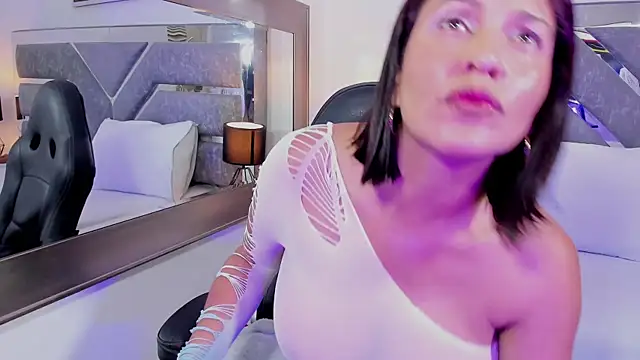 Slut Milf  online show from 9, 4, 2026