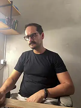 Snapshot of Superdad chatting on 13, 3, 2026 Superdad online show from 13, 3, 2026