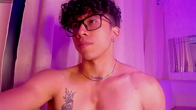 AkazaBoy  online show from 21, 11, 2025