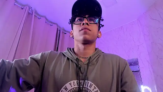 AkazaBoy  online show from 28, 4, 2026