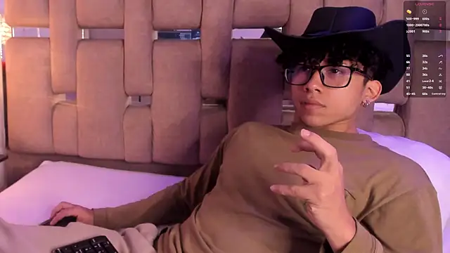 AkazaBoy  online show from 18, 11, 2025