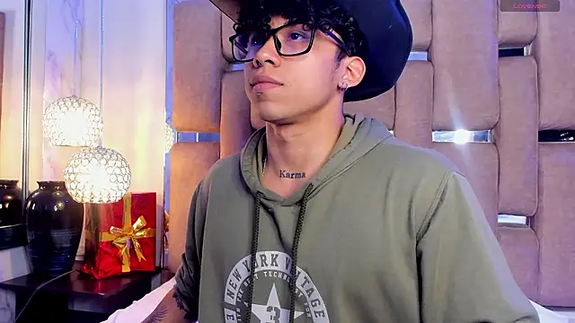 AkazaBoy  online show from 25, 2, 2026