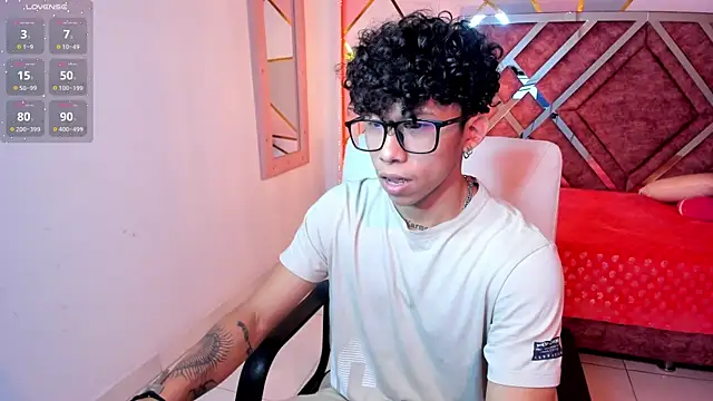 Snapshot of AkazaBoy_ chatting on 8, 3, 2025 AkazaBoy online show from 8, 3, 2025