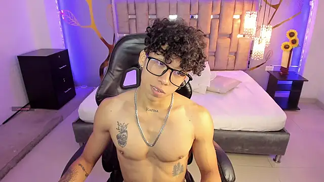 Snapshot of AkazaBoy_ chatting on 2, 3, 2025 AkazaBoy online show from 2, 3, 2025