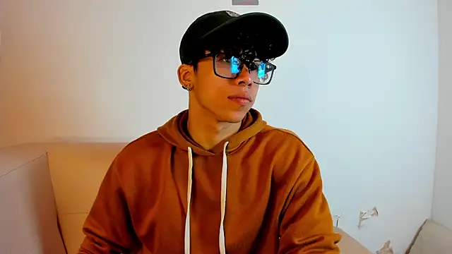 AkazaBoy  online show from 12, 4, 2026